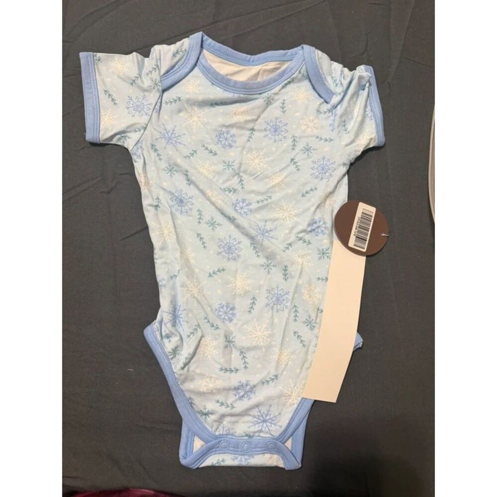 New bamboo Snowflake blue bodysuit onesie